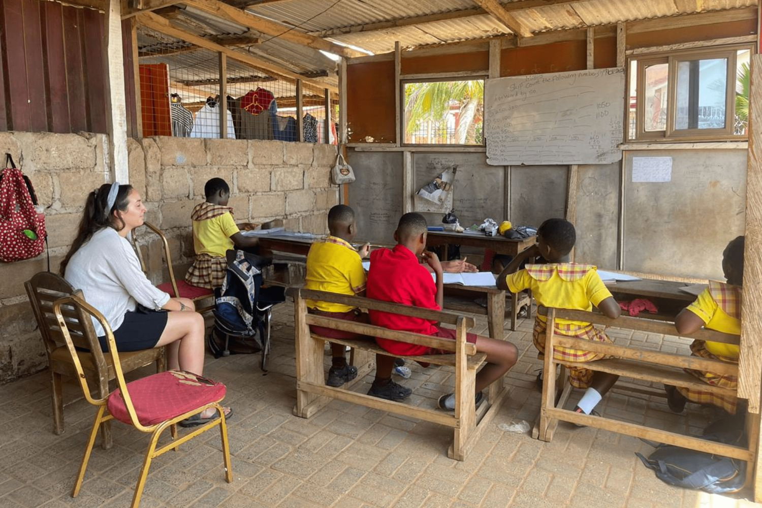 Ghana Children Volunteering Classroom