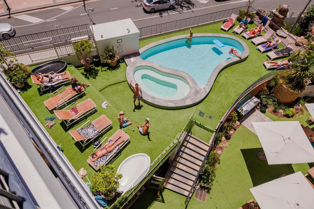 Surfers Paradise accommodation with pool