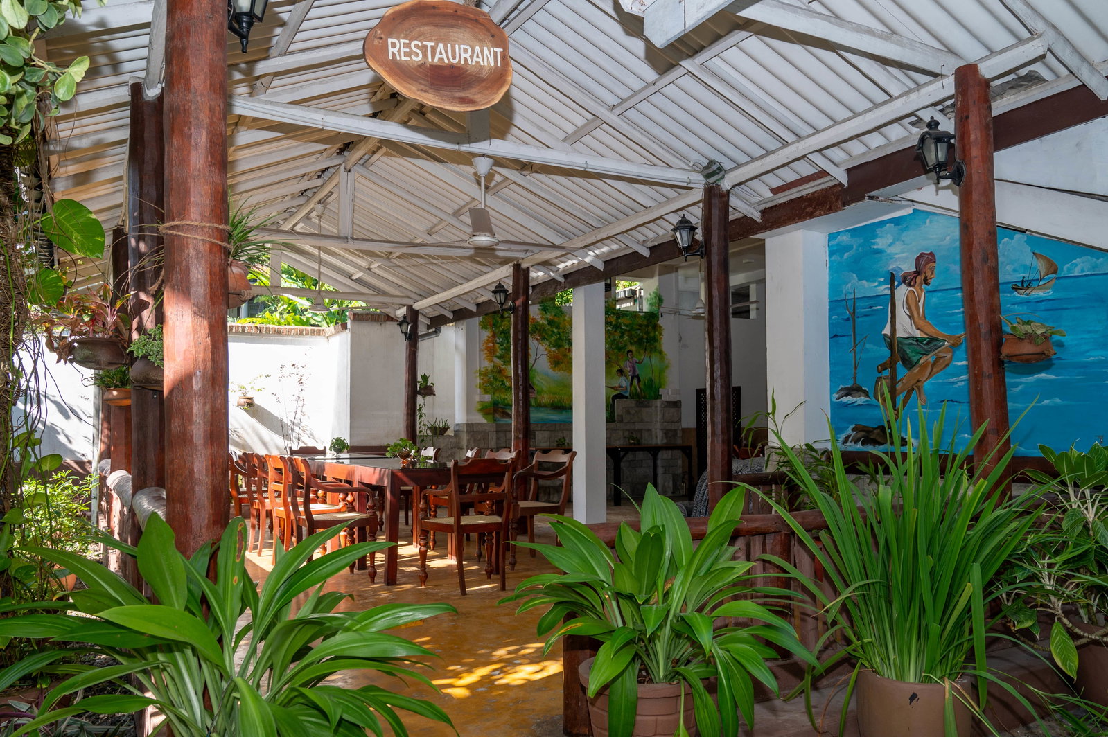 Restaurant in Sri Lanka at volunteering project