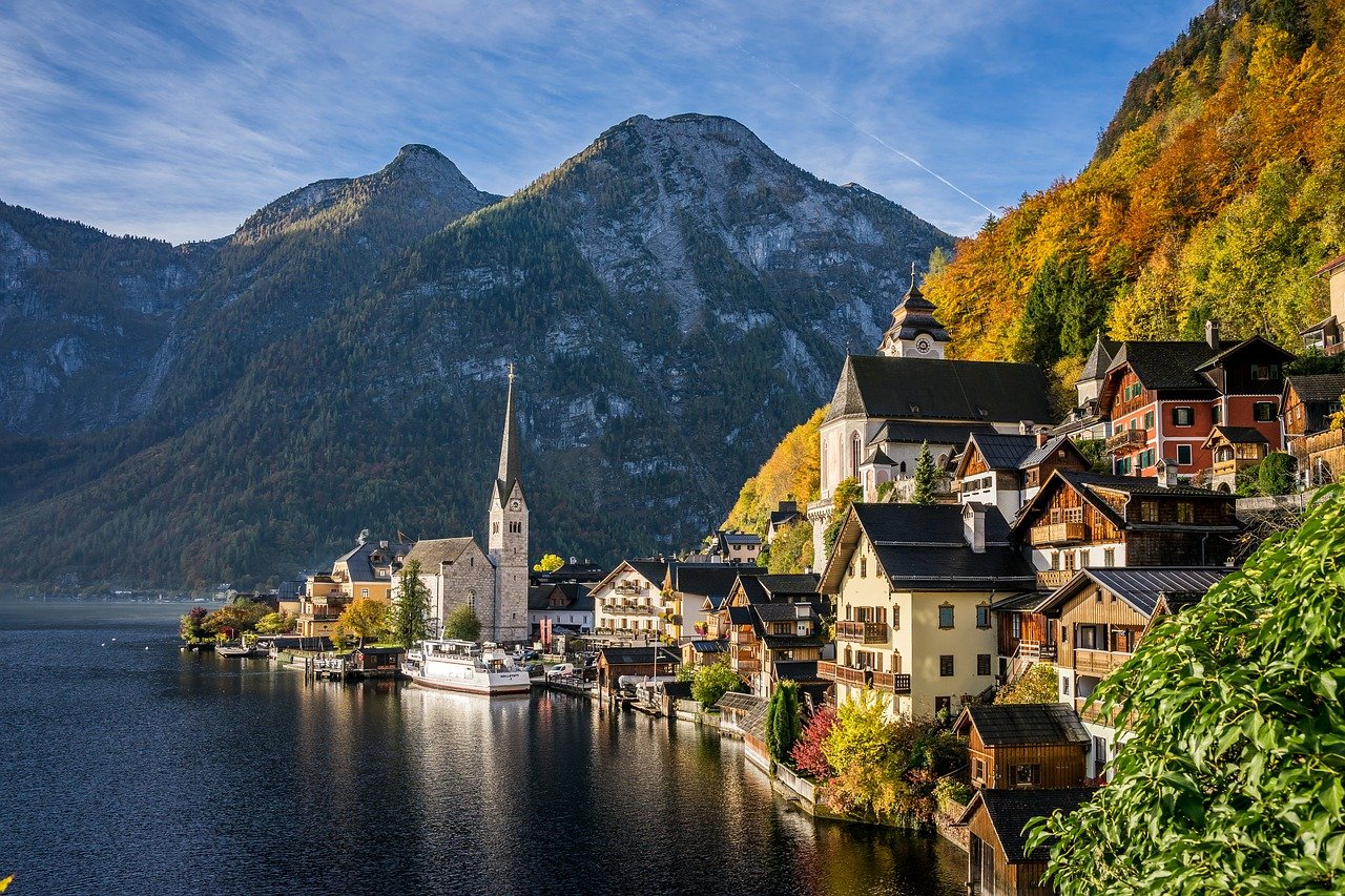 Lakefront village view in Hallstatt, Austria