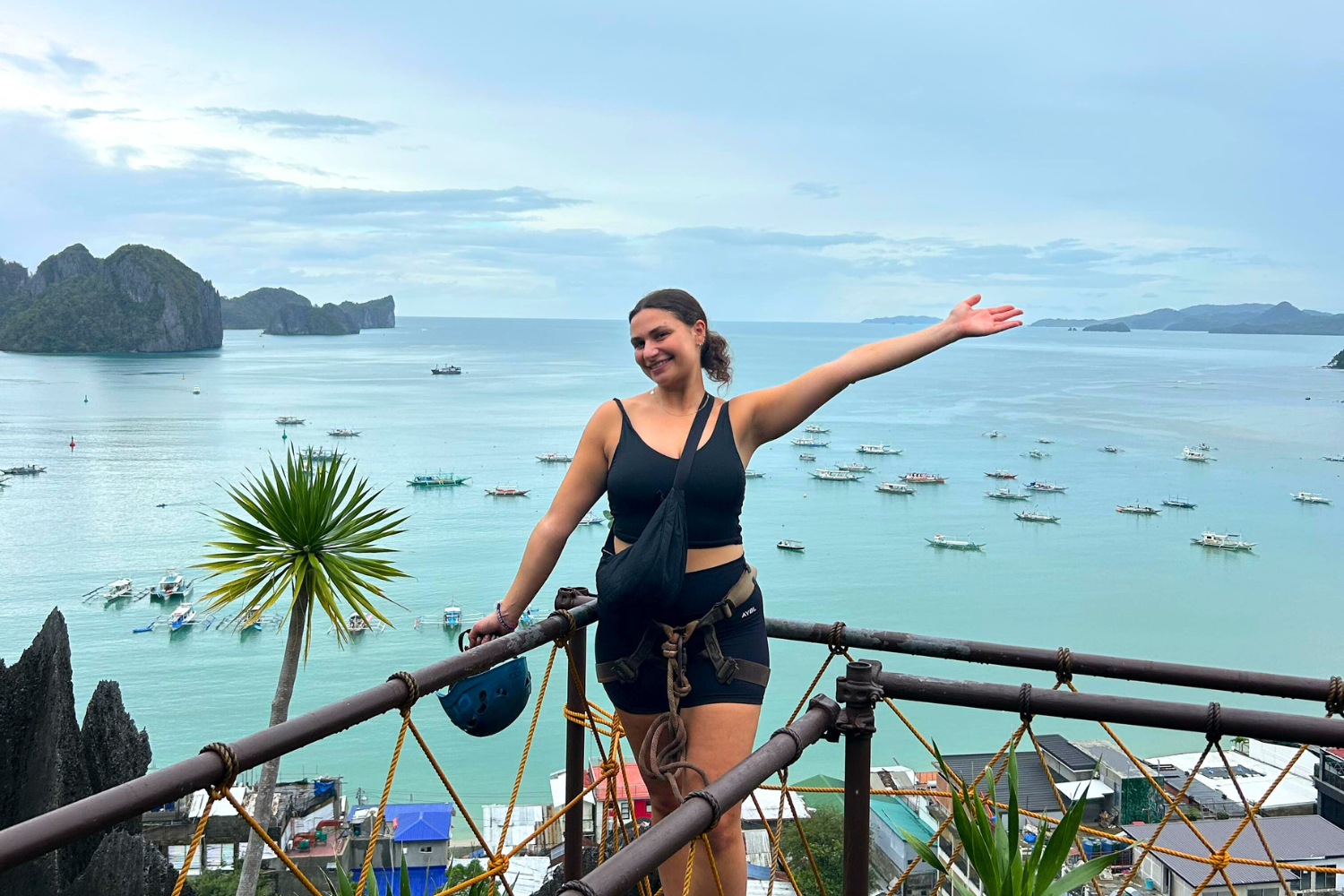 Travelller standing at viewpoint in El Nido in the Philippines