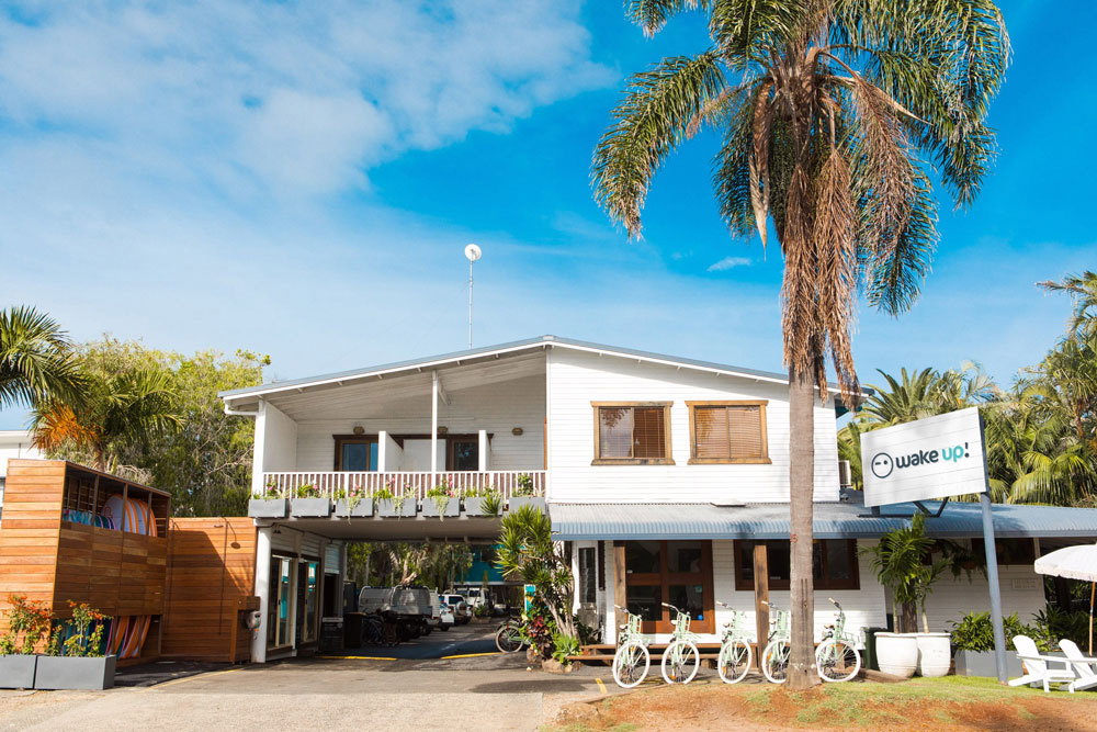 Front view of Wake Up! hostel in Byron Bar