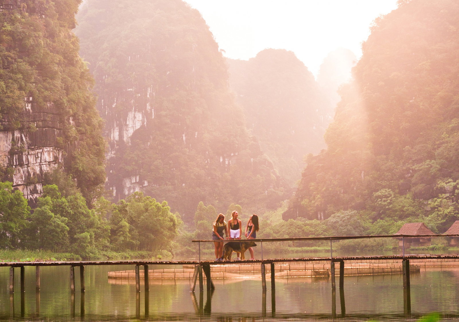 Travellers on homestay over river in Ninh Binh