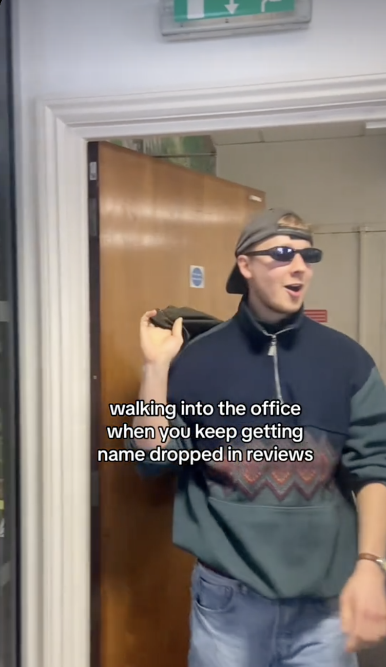 Traveller advisor walking into office